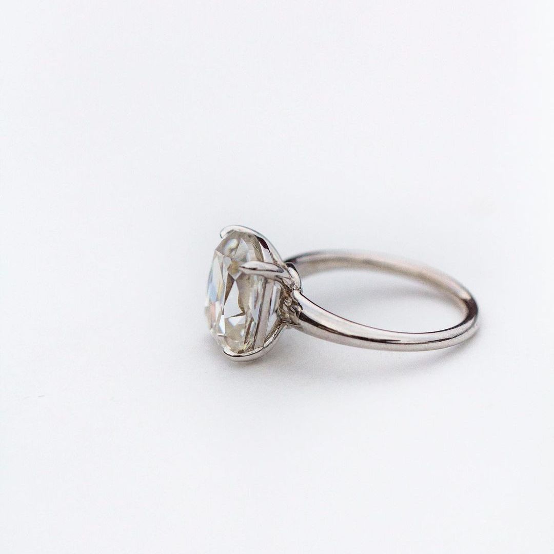 Moissanite Ring - Anel Solitário de Moissanite com Corte