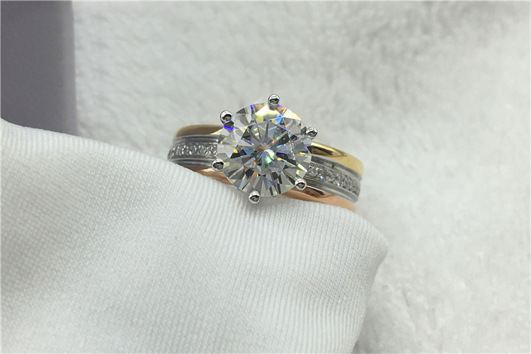 Personalizado sólido 18k au750 - Moissanite Ring avaliação e preço